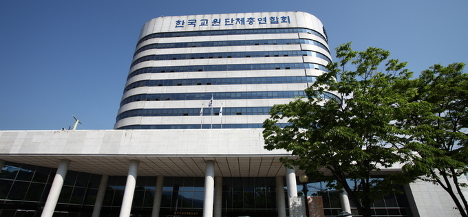 교총 “생활지도 학칙 개정 연장 환영”