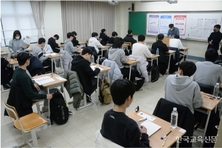 “수능 감독 교사 보호 종합대책 마련하라”