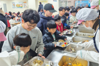 “‌학생·학부모·교사의 따뜻한 동행 … 서울구룡초의 행복한 배움터”