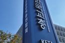 교원만 육아휴직 여전히 ‘초2까지’라니…