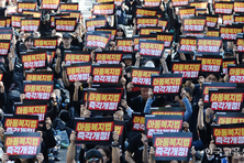 “교사가 맞고도 아동학대 피소”…법 개정 촉구