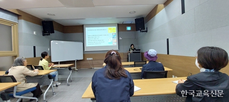 <나를 위한 글쓰기> 수업 장면