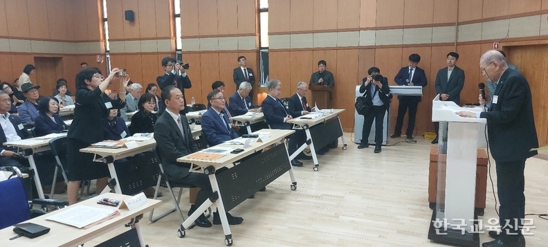 격려사를 하는 한일교육문화협의회 안장강 회장