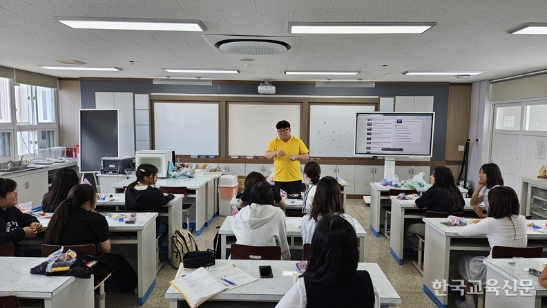 충렬여고서 과학법칙 발견·마술 활용한 발명 수업 진행