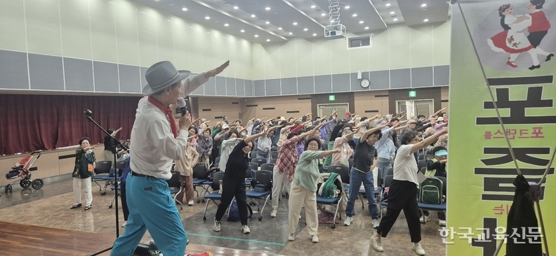 의왕시 사랑채노인대학 학습열기가 뜨겁다.