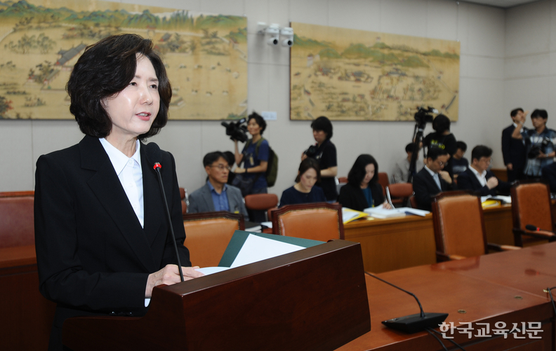 본격적인 질의에 앞서 모두발언을 하는 이진숙 후보자 모습.