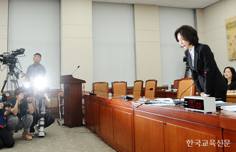16일 서울 영등포구 국회 교육위원회에서 열린 이진숙 교육부 장관 후보자 인사청문회에서 이 후보자가 자녀불법유학 등 최근 논란에 대해 사과하고 있다. / 이효상 기자 