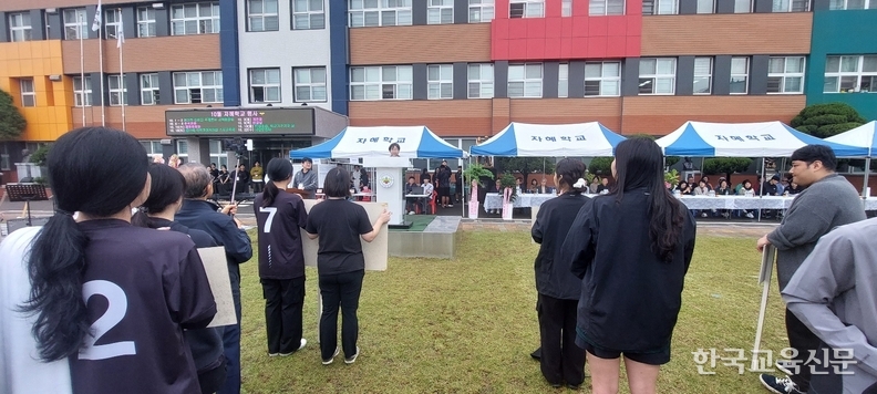 대회사를 하고 있는 조미영 자혜학교장