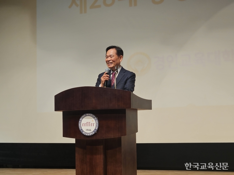 제28대 총동문회 김정덕 회장의 대회사. 김 회장은 총동문회 27대, 28대 연임 회장이다.