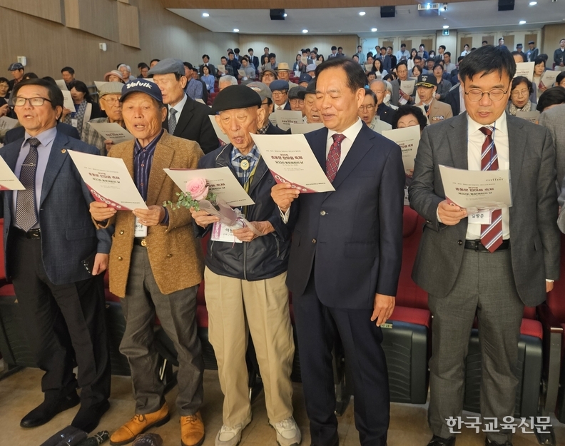 참가자들은 교가를 제창하며 모교사랑, 동문화합을 다짐했다.
