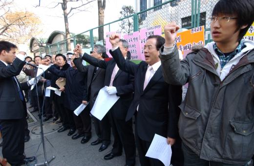 22일 집회에는 제주교대생과 동문 20여 명, 전국교대교수협의회, 교대협, 한국교총, 서울교총 임원 등 50여 명이 참석했다. 이동주