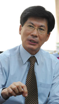 이종서 이사장은 투명, 윤리 경영과 회원 감동서비스로 추락한 신뢰를 회복하겠다고 밝혔다.