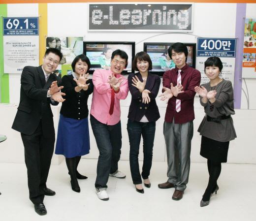 EBS수능강의 전속강사단 6명. 왼쪽부터 차석찬(사회탐구), 윤연주(외국어), 최태성(사회탐구), 윤혜정(언어), 심주석(수리), 김지은(사회탐구) 교사.