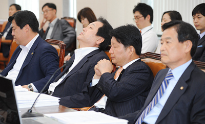 교육과학기술부에 대한 국회 교과위의 국정감사 마지막 날인 7일에도 오전 내내 파행이 계속됐다.