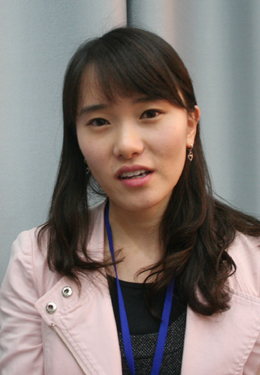 안산 선부고 김가혜 교사가 '2012 글로벌교육 심포지엄'에서 미국 강단의 경험을 설명하고 있다.