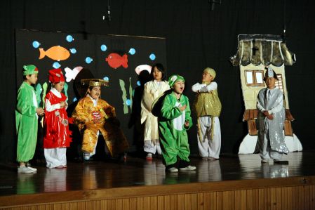 경남 서상초는 매년 전교생이 1역할을 맡아 ‘서상꿈돌이 연극축제’를 개최한다. 3학년 학생들이 ‘별주부전’ 공연.