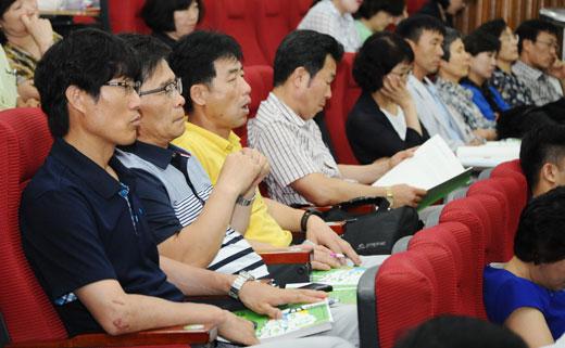 한국교총 새교육개혁포럼에서는 교육과정 개정 관련 여론수렴을 위한 현장포럼을 3차례에 걸쳐 개최했다. 사진은 7월 8일 한국교원대에서 문·이과 통합 교육과정을 주제로 열린 2차 방청석 모습.
