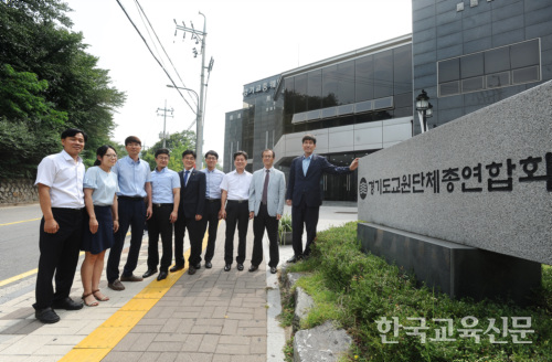 오른쪽부터 장병문 회장, 차준광 총장, 용환주 국장, 최재웅 부장, 조제현 부장, 최성민 대리, 박정배 과장, 유지숙 과장, 최승학 과장.
