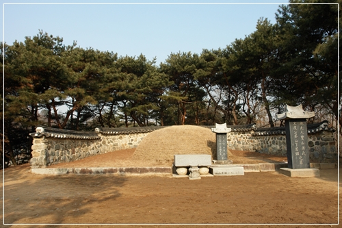 여유당 뒷산에 있는 다산의 묘