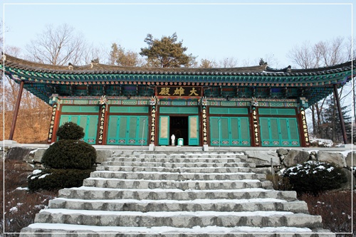 ▲ 흥룡사 대웅전