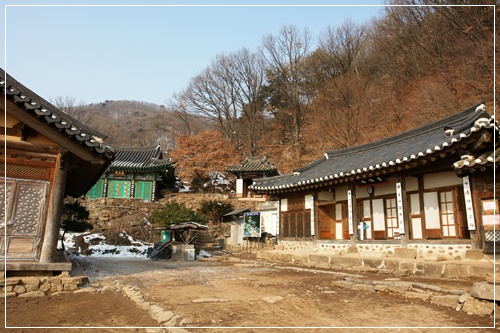 ▲ 삼정헌, 산신각, 약사전 등