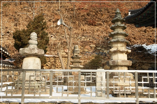 ▲ 부도와 오층석탑