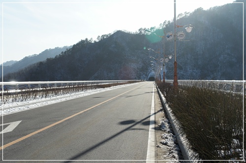 ▲ 도로를 겸한 댐정상전망대