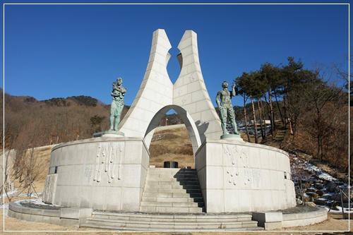 ▲ 비목공원 기념탑