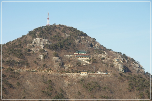 ▲ 보현사약사전에서 바라본 문수암