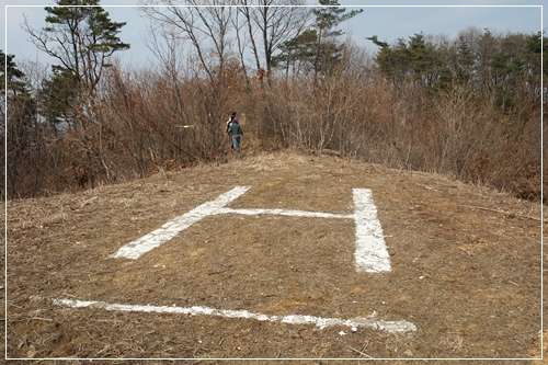 ▲ 헬기장을 겸한 국사봉 정상