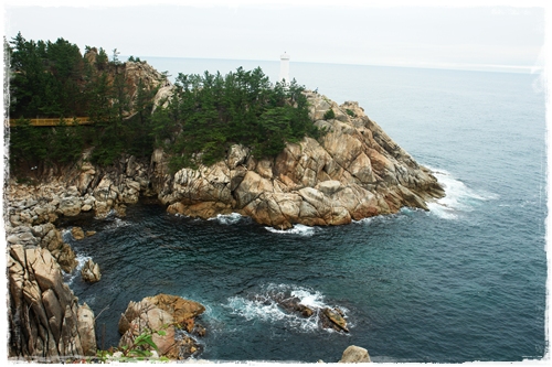 ▲ 정자에서 바라본 하조대 등대 풍경