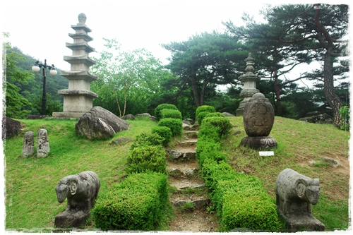 ▲ 석탑, 부도 등 야외 전시물