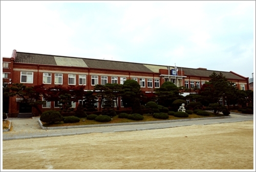 ▲ 청주상고 옛 본관