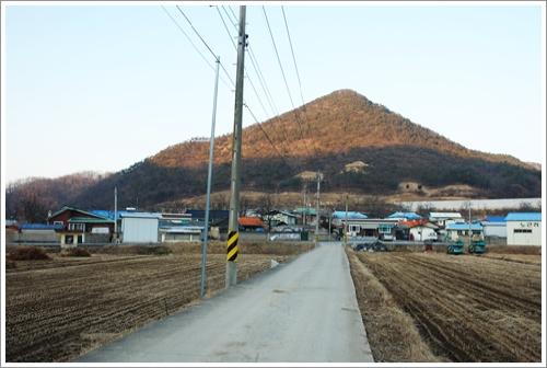 ▲ 한의 역사를 용서해 평화로운 노근리 마을 풍경