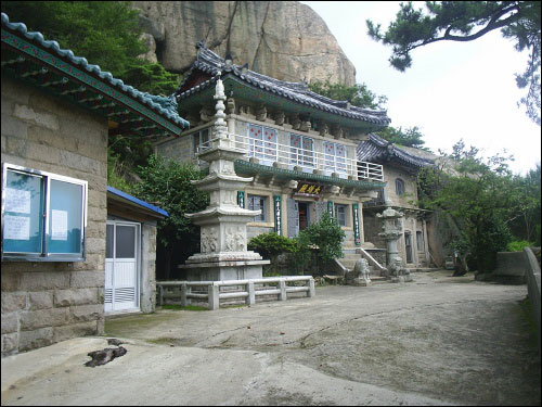 석불사 전경