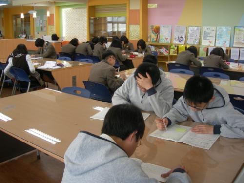 그렇습니다. 도서실은 공부하는 곳입니다.