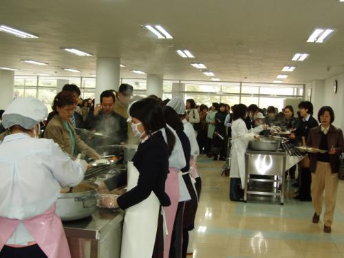 학교급식, 학부모가 먼저