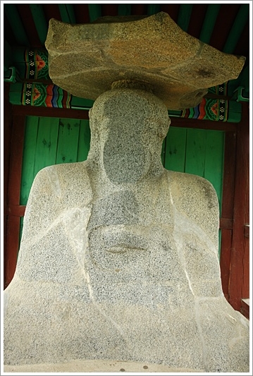 ▲ 강릉굴산사지석불좌상