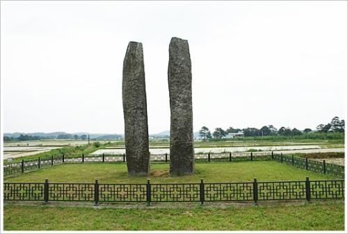 ▲ 굴산사지당간지주