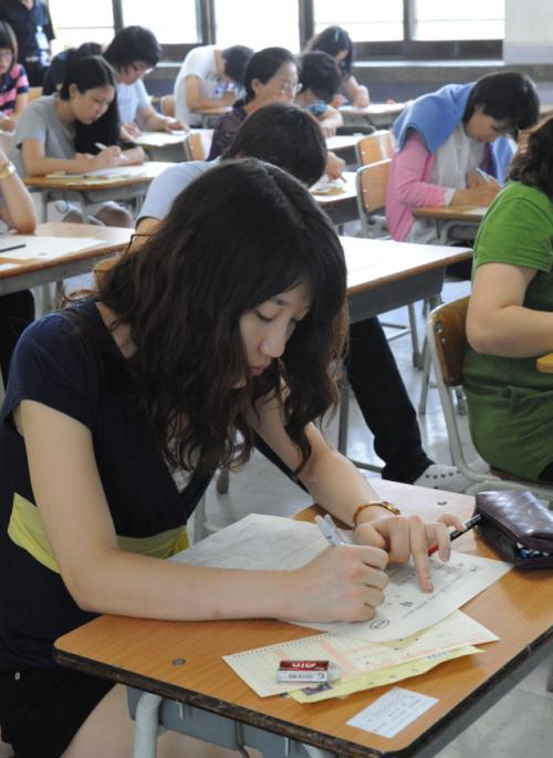 동인천중학교에서 치러진 고졸검정고시에서