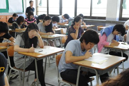 동인천중학교에서 치러진 고졸검정고시에서