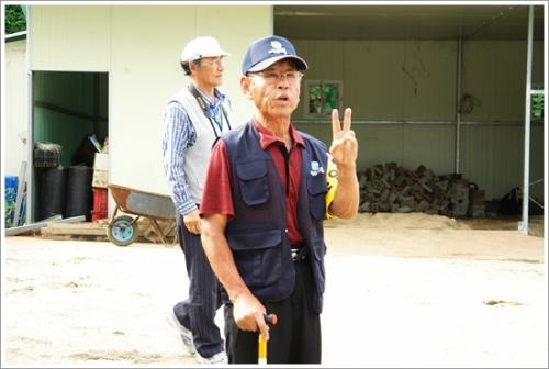 ▲ 산막이 옛길을 알리는 노진규 옹
