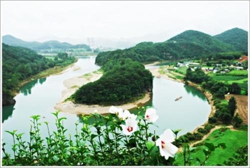 ▲ 한반도 지형과 무궁화