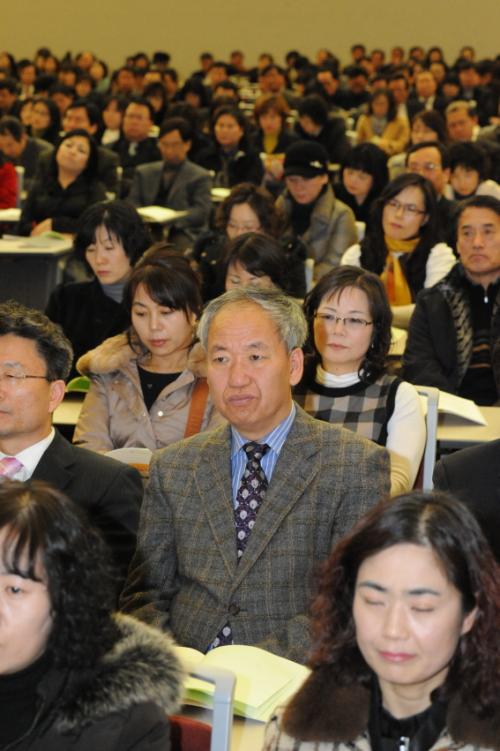 토론회를 지켜보고 있는 참석자들