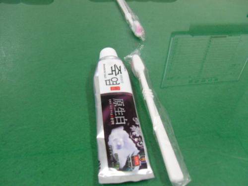 경기도율곡교육연수원에서 준비한 치약과 치솔. 필자는 담당 연구사들의 세심한 배려에 감동을 받았다.