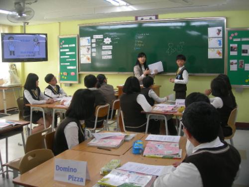 우리 학교 영어회화 이소연 전문강사의 수업 모습