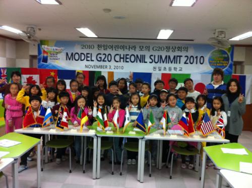 이날 또 모의 G20정상회의를 마치고 공동선언문도 채택한다.