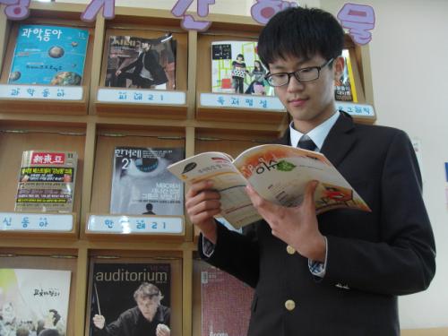 10월 23일(토) 숭의사 일원에서 실시된 2충1효 전국학생백일장대회에서 영예의 대상을 수상한 서령고 이상현 군.