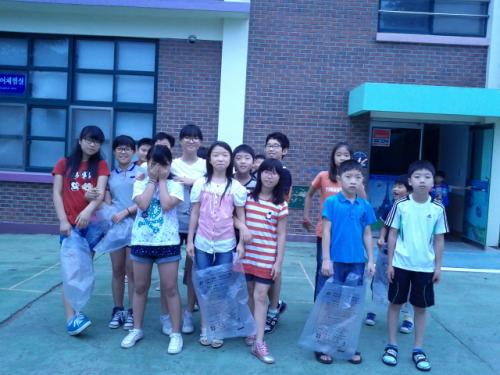 1박 2일 캠프 아침에는 봉사활동도 했어요