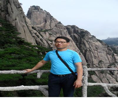 절경을 배경으로 기념촬영한 모습